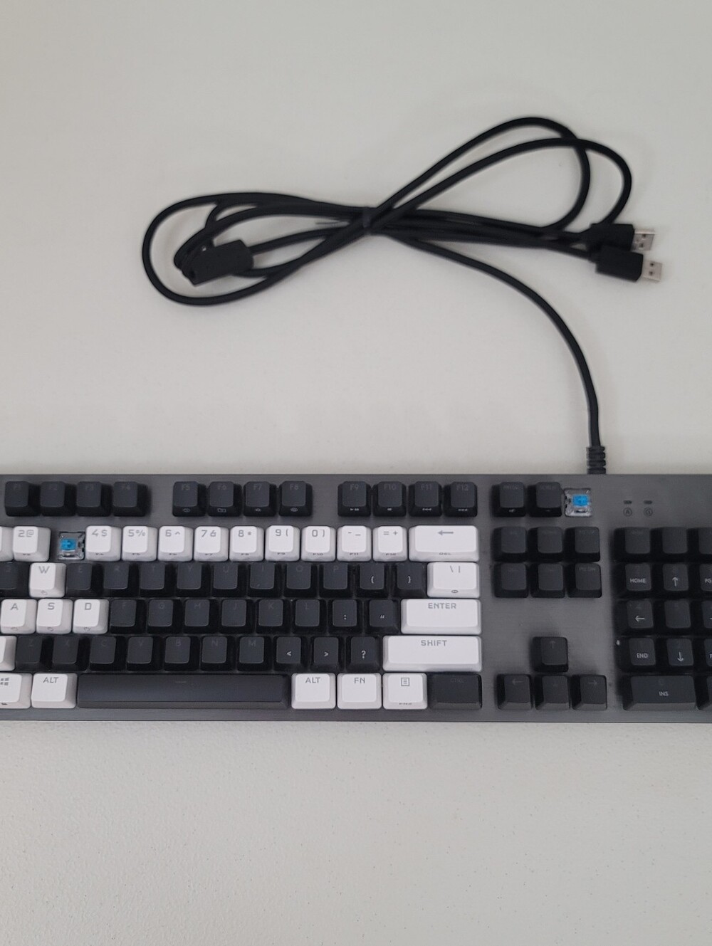 Logitech G513 Carbon GX Blue Y-U0034 USB-A Wired RGB Mechanical Gaming Keyboard